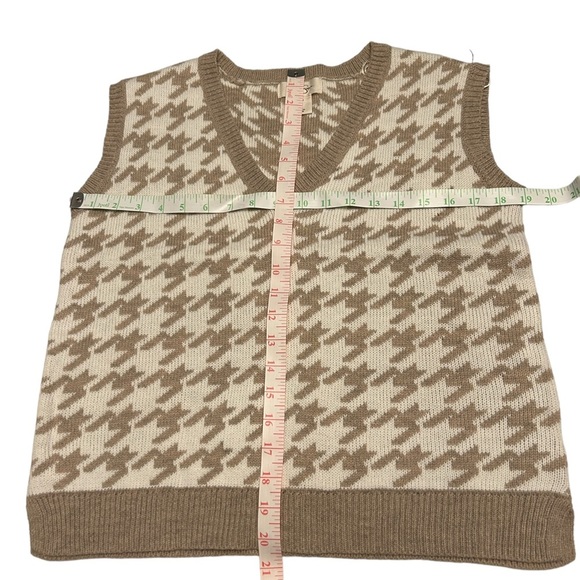Jessica Simpson Sweater Vest size large - Picture 8 of 8